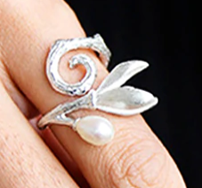 Bague fleur de magnolia perle blanche