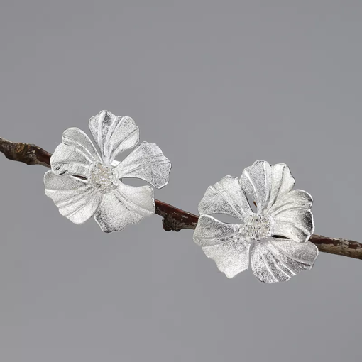 Boucle d'oreille fleur épanouie argent