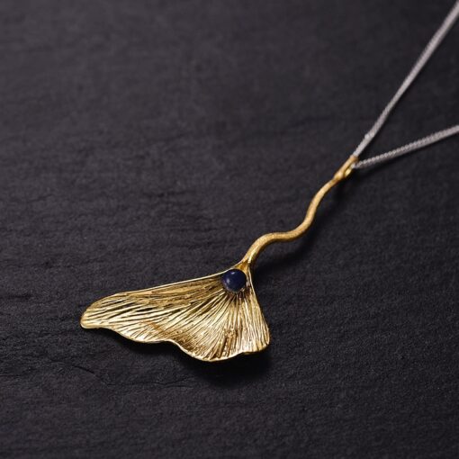 Pendentif feuille de ginkgo dorée